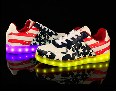 CHAUSSURES LUMINEUSES: QUAND LA MODE RENCONTRE LA TECHNOLOGIE